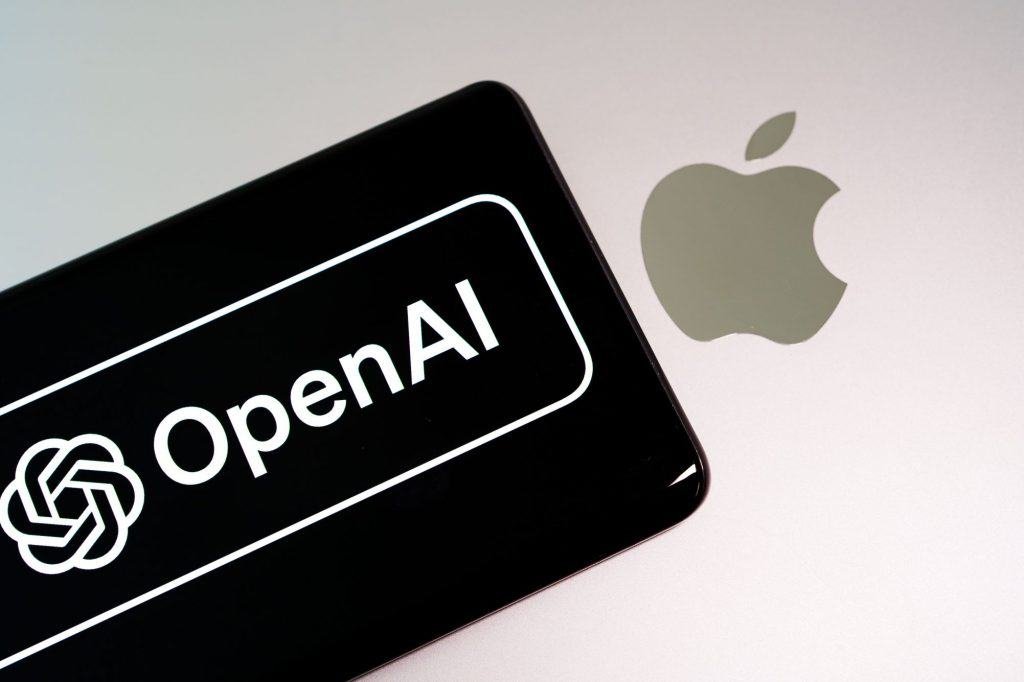 Apple Siri menggunakan AI dari OpenAI atau Anthropic